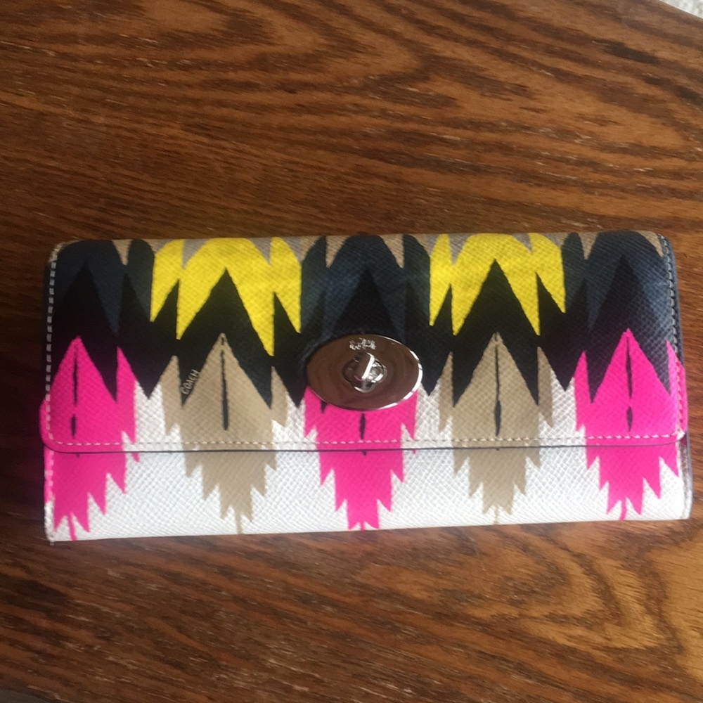Coach Wallet . Very Rare Colors !!
